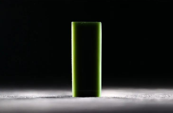 ▲如今玉料采集仍然靠人和骡马来拉下矿区，艰辛且成本极高。