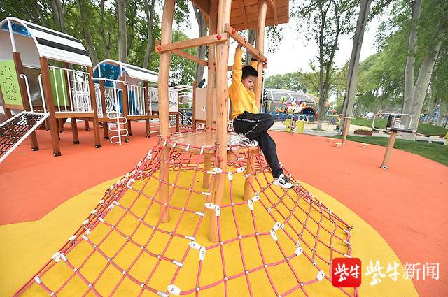 乐园新增的设施。 新华报业视觉中心记者 邵丹 摄