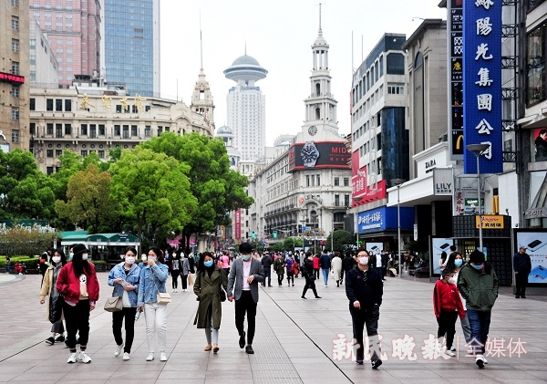 图说：“五五购物节”将举办，放大招提振消费信心  杨建正 摄