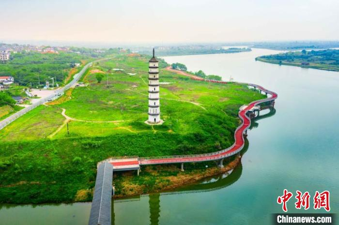 衢州市美丽沿江公路沿线。　许军 摄