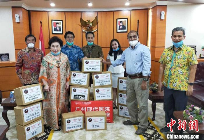 图为捐赠雅加达东区政府现场 钟家燕 供图 摄