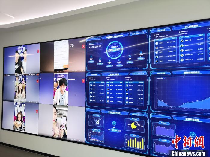 中国(杭州)直播电商产业基地内的智慧大屏。　张煜欢 摄