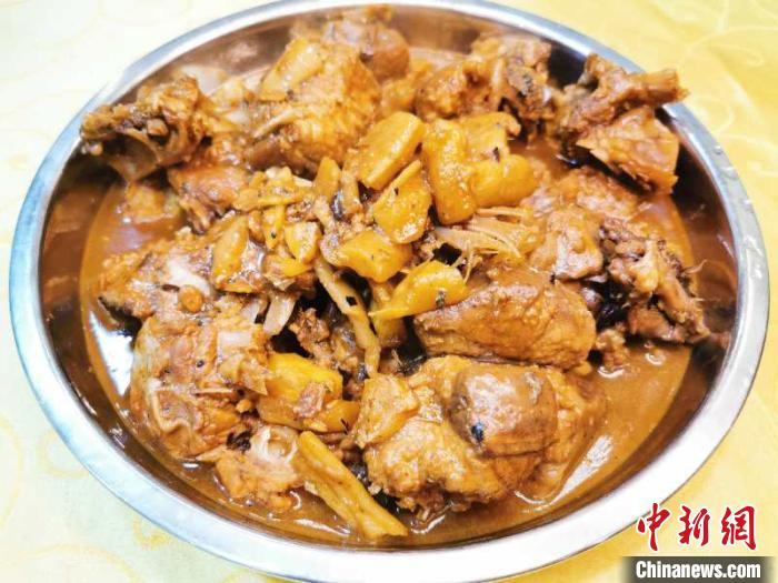 秘制焖赤鱼 李晓春 摄