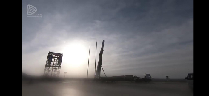  伊朗国产新型“信使”（Qassed）运载火箭采用机动发射方式