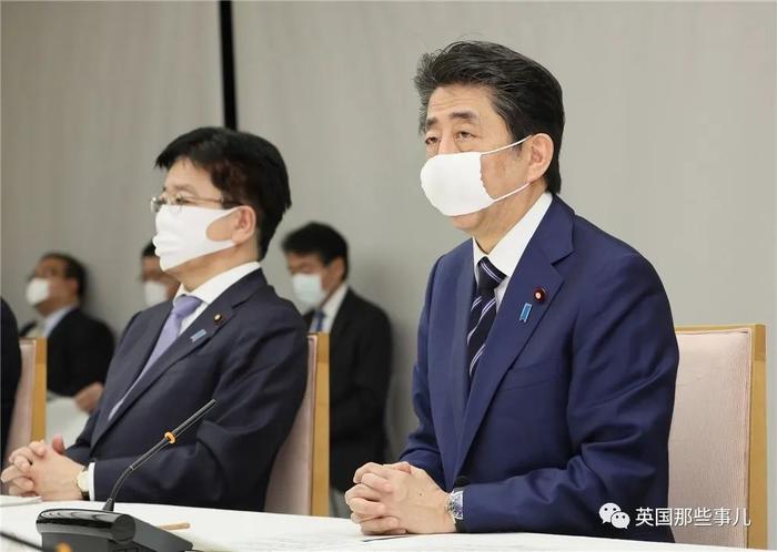 安倍晋三被网友改名"安倍晋二"："每户就发俩口罩，有用吗？！"