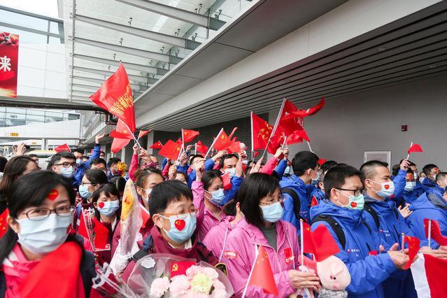 “德叔”仍坚守，广东支援湖北武汉医疗队85人返粤