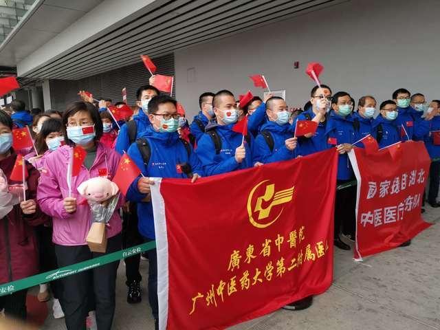 “德叔”仍坚守，广东支援湖北武汉医疗队85人返粤
