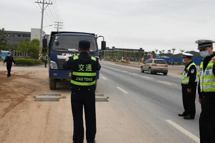 异地用警大整治！梅州交警仅一日查车358辆，暂扣机动车62辆