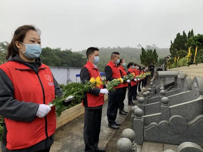 鲜花代祭！“云祭扫”！今年清明，我们这样缅怀先人…