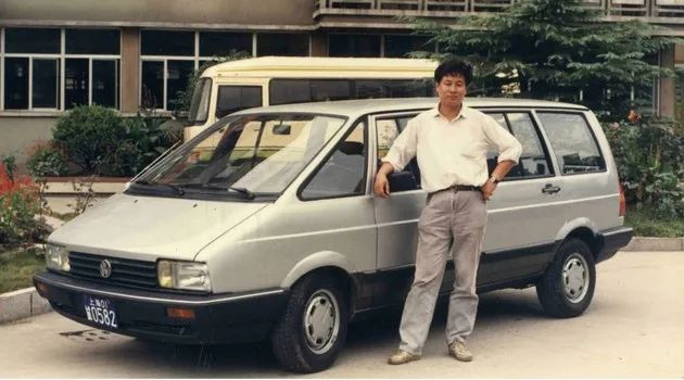 （钟伯光和他设计的上海大众SVW7181）