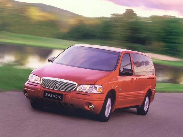 （2000年第一代别克GL8）