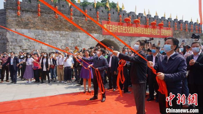 正阳西巷开街仪式。　欧惠兰 摄