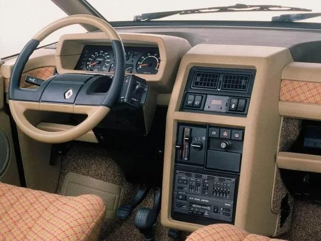 （第一代雷诺Espace内饰）