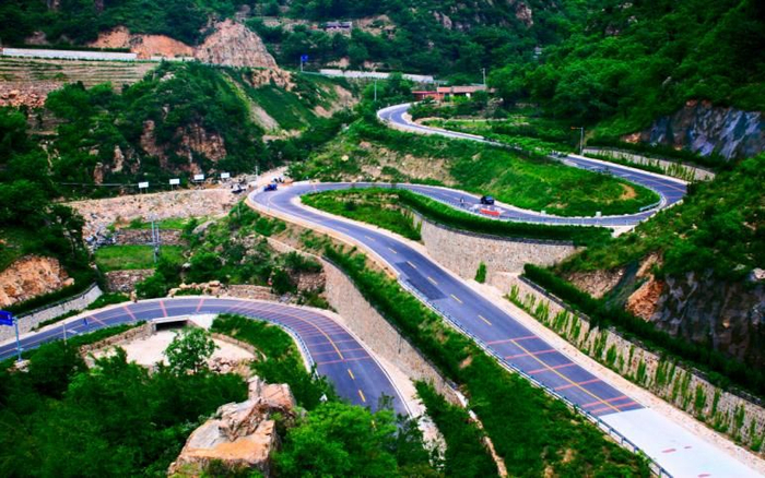 层峦叠嶂的群山。受访者供图