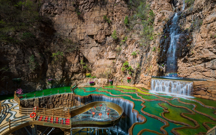 京东石林峡新开发区域“七彩池”已向游客开放。张永成 摄