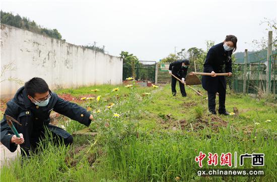 三江南站发展“小种养”节支降耗