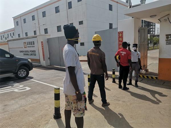 非洲疫线｜加纳：一间中国电厂的防疫措施和“土味”标语