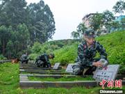 广西武警部队清明节时节向无言战友致敬