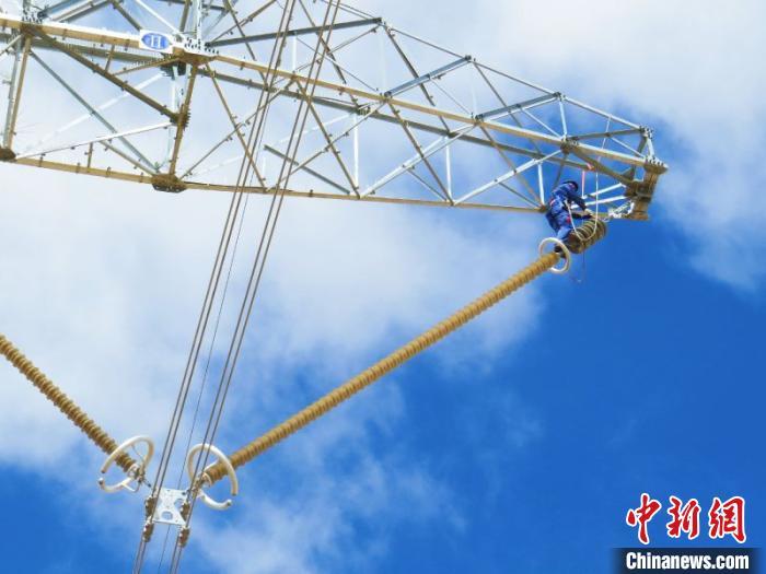 “电力天路”青藏联网工程双向累计输送电量突破100亿千瓦时