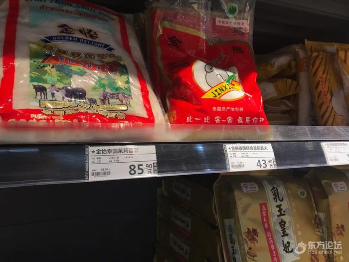 散称大米也已见底，剩下的那一筐是糯米。