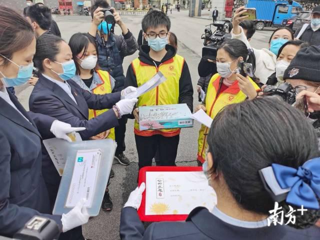 缅怀寄哀思！广东多地举行绿色文明祭扫活动