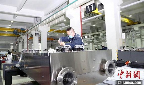 精诚时代集团车间内员工加工中。精诚时代集团 供图