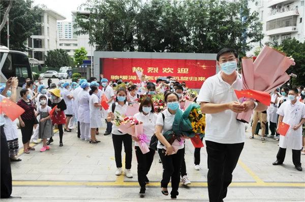 海口人民医院援鄂医疗队凯旋 受到热烈欢迎