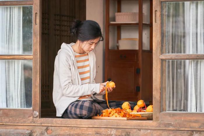 李子柒春日鲜花宴，太太太美啦：人间四月天，我也想过这样神仙般的生活啊！