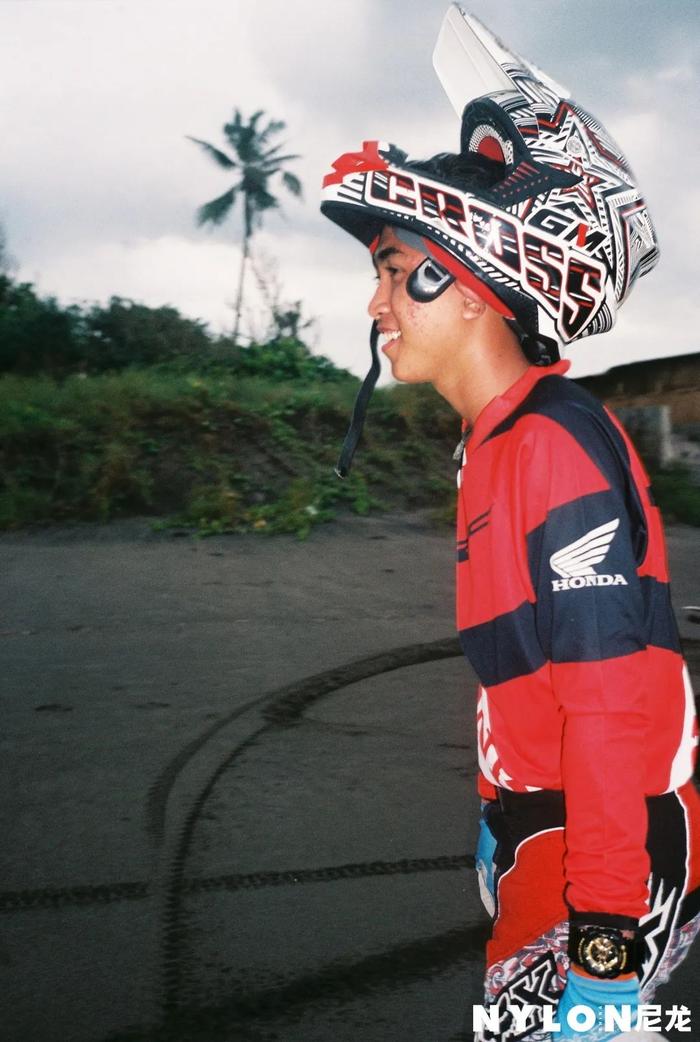 云游计划第一站，在巴厘岛观看泥泞中的越野摩托青年