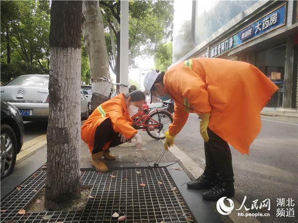 武汉开启全城“大扫除” 首日出动环卫2．3万人