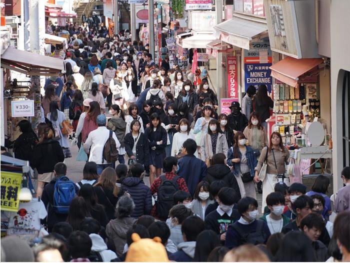 日本“自肃”的第二个周末，全球十一路口涩谷街头是这个样子…