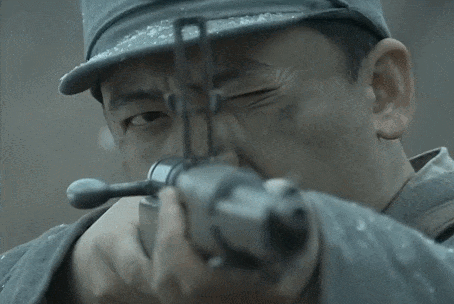 95与AK12都改为觇孔式机瞄，缺口式真的out了？｜轻武专栏