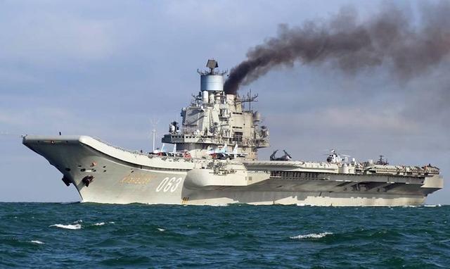 俄唯一航母维修历经磨难，船坞改造又受阻，网友：还不如拖去大连