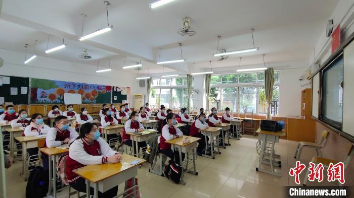 广西初三高三年级学生开学 抗疫专家给桂林学生上开学第一课