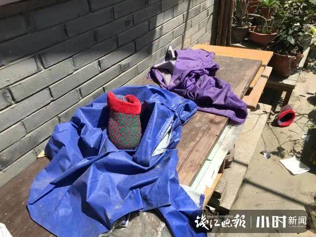 今早杭州一女子晒东西时从2楼阳台坠楼，遮雨棚被压……