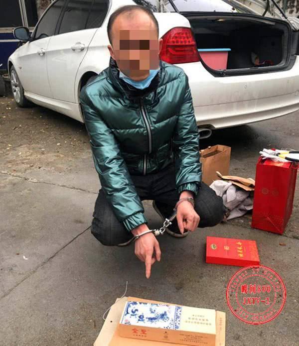 凌晨疯狂作案 车窗接连被砸物品被盗 嫌疑人竟开着宝马！