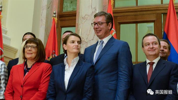 塞尔维亚女总理又美又飒！在保守国家公开出柜，人生太传奇