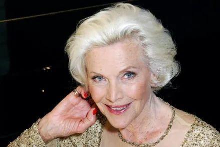 性感美艳邦女郎布莱克曼94岁去世！007制片人悼念