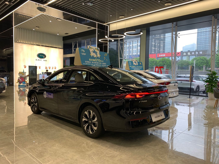 图为4月5日新京报记者走访的广汽新能源4S店。