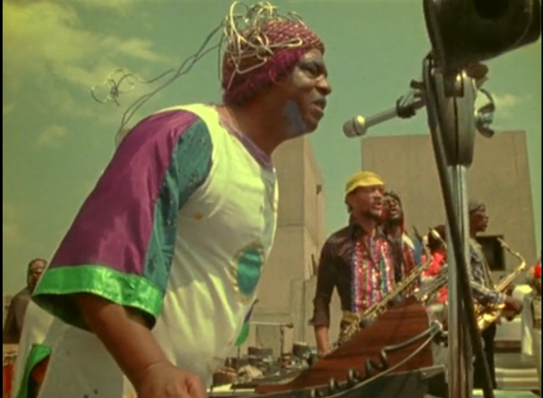 本文截图均来自纪录片《Sun Ra: A Joyful Noise》