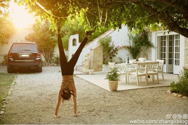 照片这样拍好美！32岁的张俪练起瑜伽来，宛如20几岁的少女