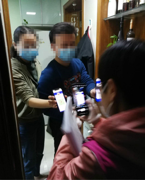 图说：扫码加入相关的信息上报群 石泉路街道供图（下同）