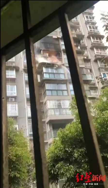 突发！四川广安一小区7楼住户家中发生火灾 幸无人员伤亡