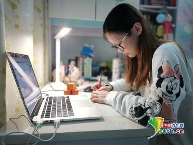 武汉科技大学志愿者开展“云支教” 帮扶留守儿童