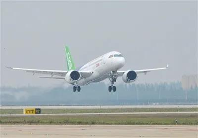  ▲中国首款国际主流水准的干线客机C919在上海浦东国际机场首飞。资料图。图/新京报网