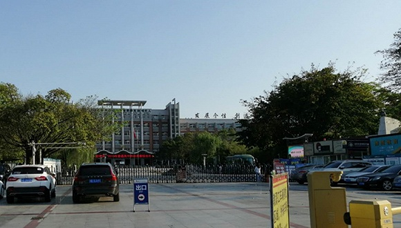 吴建峰任教的学校。摄影：赵孟