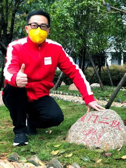 　　完成援汉任务后，在同济光谷院区抗疫纪念园，每个国家队队长种下一棵桂花书，树下的石碑上刻上队名和队长的名字