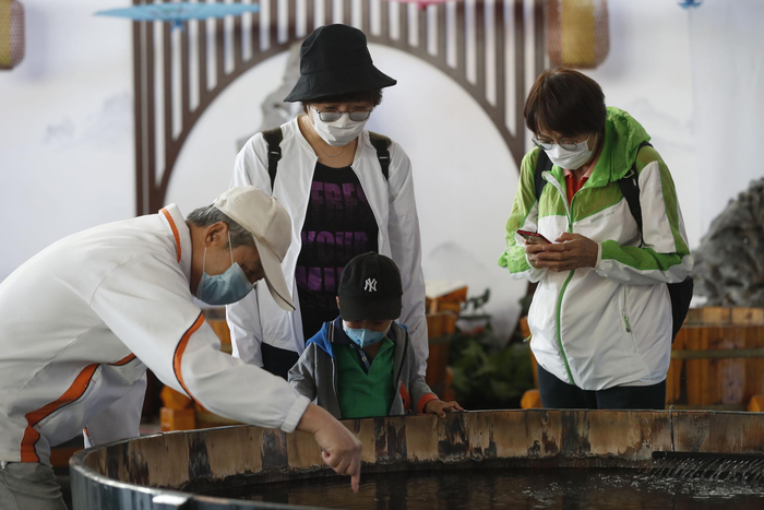 游客在大厅内参观。新京报记者 侯少卿 摄