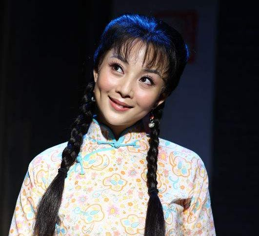 演技不输孙俪，还是军艺校花之首，前夫入狱六年，都40岁了该轮到她红了吧？！