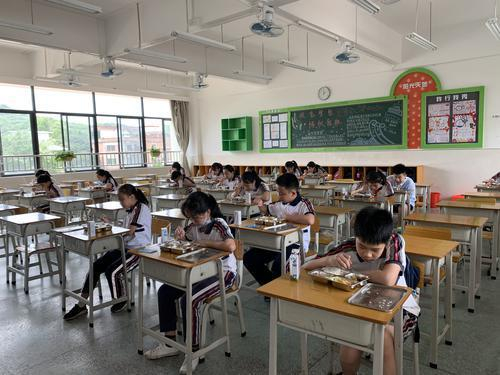 校内午托人数大增！东莞不少公办小学采用“中央厨房”集中供餐